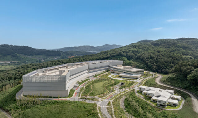 英伟达Cosmos物理AI平台示意