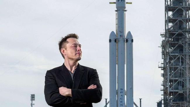 传特斯拉研究分拆或出售中国业务，为SpaceX合并扫障；特斯拉与马斯克双双否认